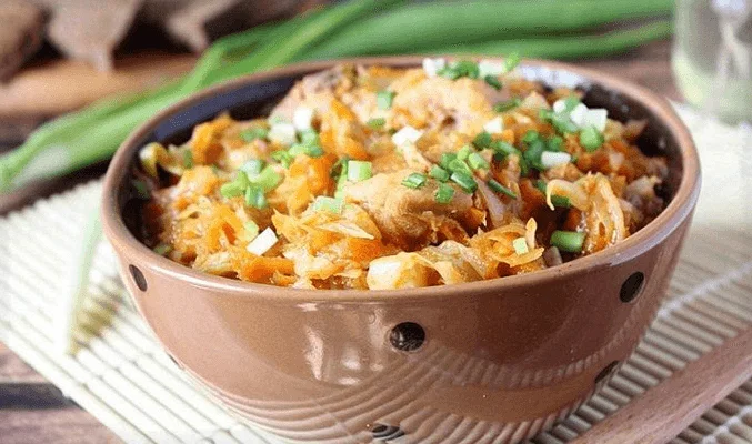 Тушеная капуста с курицей