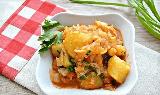 Тушеная капуста с картошкой