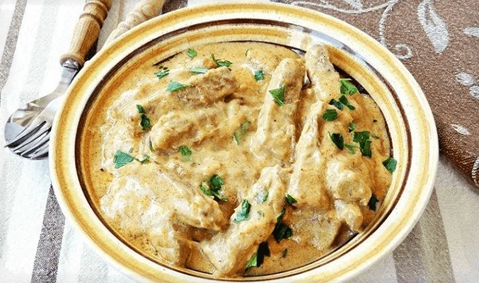 Свинина, тушенная в сметане