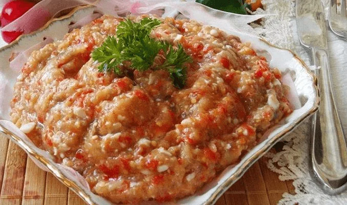Баклажанная икра с яйцами