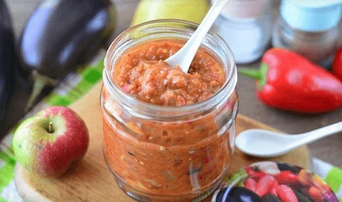 Икра из баклажанов с грибами и яблоками