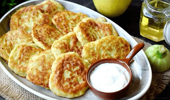 Кабачковые оладьи на сметане