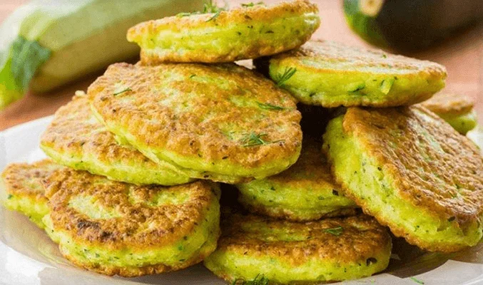 Пышные оладьи из кабачков и брынзы