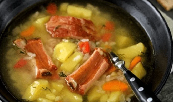 Суп с рисом и копчеными ребрышками