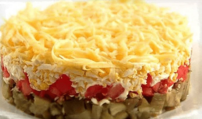 Слоеный салат из баклажанов и сыра