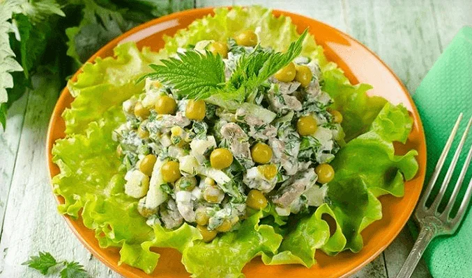 Салат с зеленым горошком и говядиной