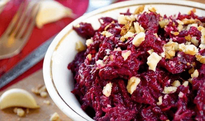 Салат со свеклой и грецкими орехами