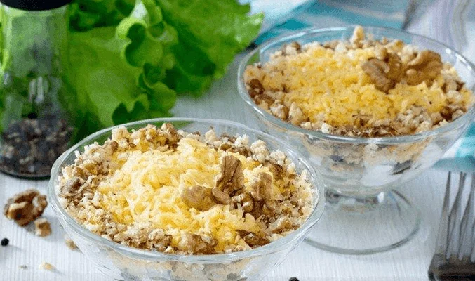 Салат с языком и грецкими орехами