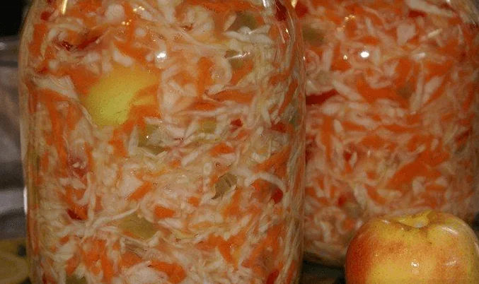 Салат из капусты с яблоками