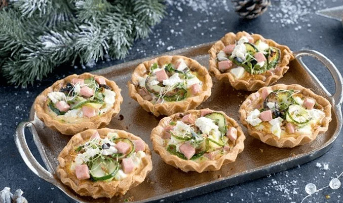 Салат с копченой колбасой и кабачками - рецепты