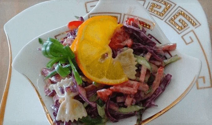 Салат с копченой колбасой и макаронами - рецепты