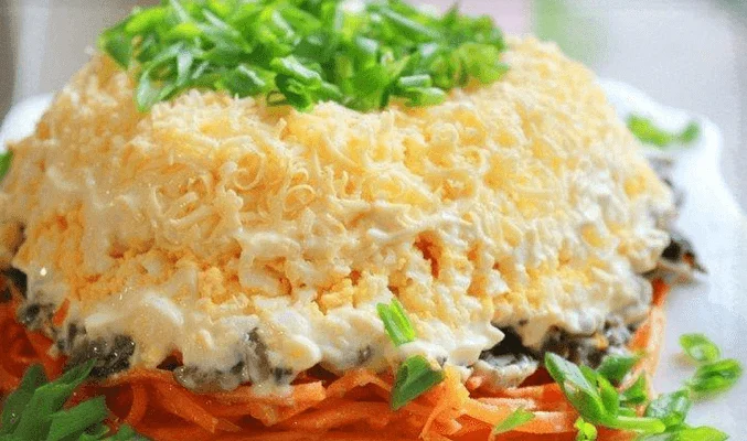 Салат с сыром, курицей и морковкой по-корейски