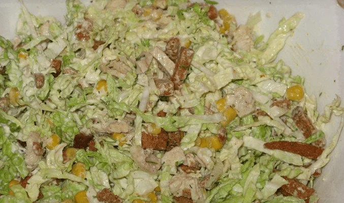 Салат с рыбой и пекинской капустой