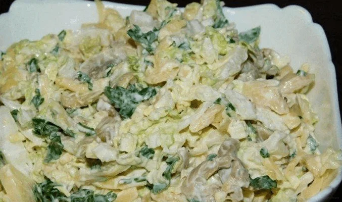 Салат с пекинской капустой и грибами