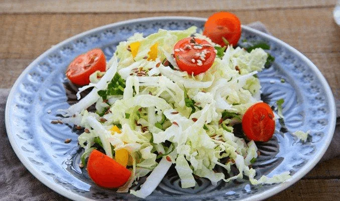 Салат из пекинской капусты с овощами
