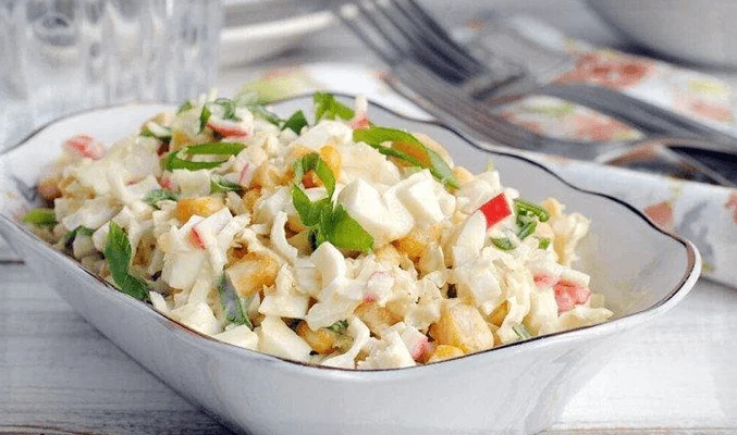 Салат с пекинской капустой и крабовыми палочками