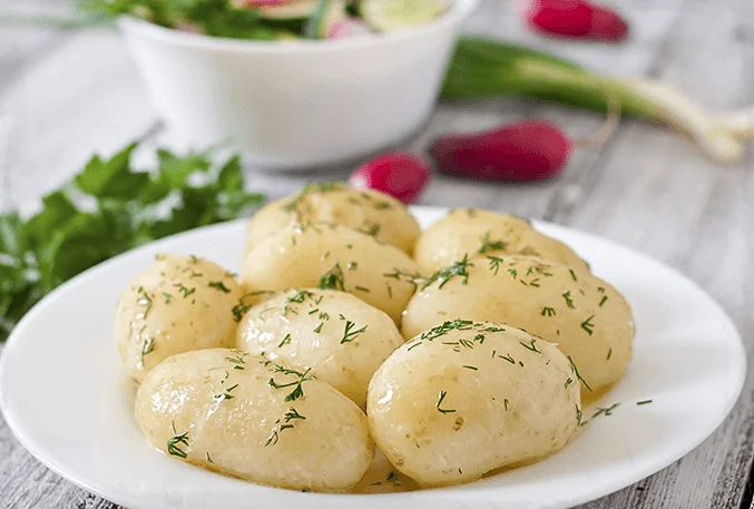 Молодой отварной картофель