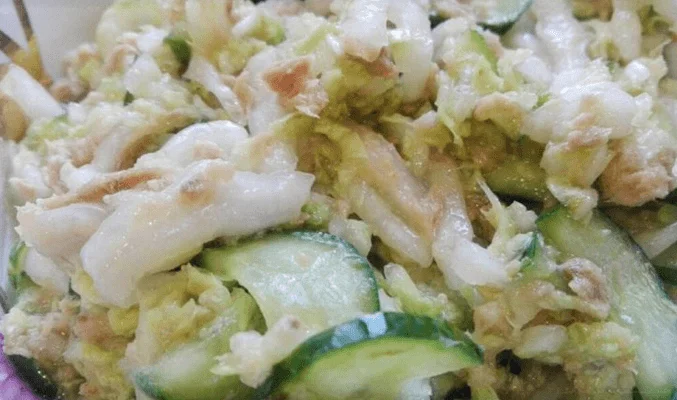 Салат с пекинской капустой и тунцом