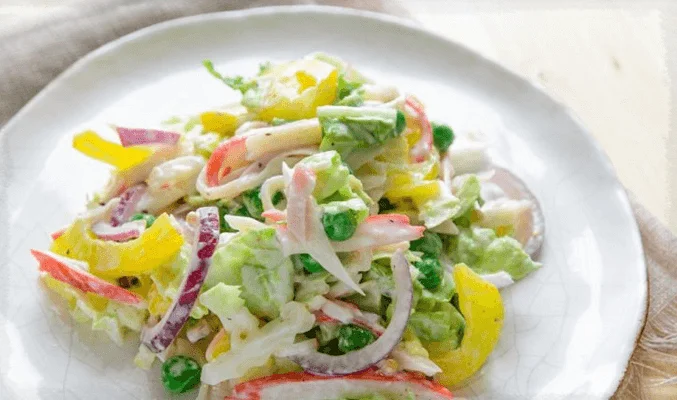 Салат с пекинской капустой и крабовыми палочками