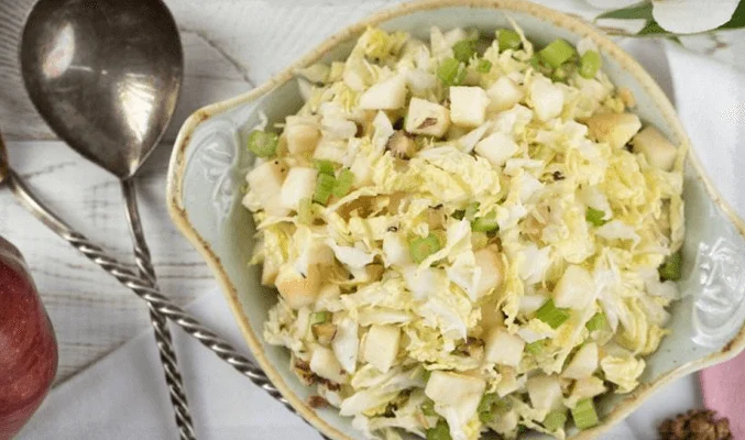 ПП салат из пекинской капусты, яблок и сельдерея