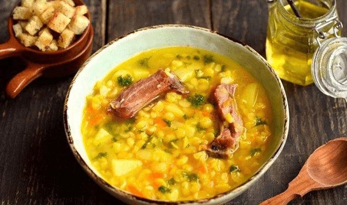 Гороховый суп со свининой и копченостями