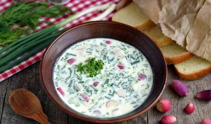 Традиционный русский холодный суп. \ Фото: niftyrecipe.com.