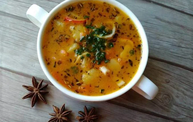 Суп с крабовыми палочками. \ Фото: cookpad.com.