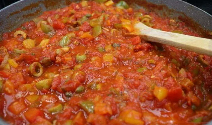 Тушёный щавель с овощами. \ Фото: its-food-oclock.com.