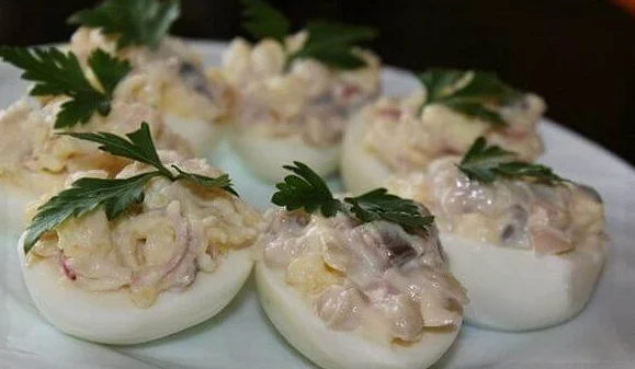 25 вкусных рецептов начинок для фаршированных яиц