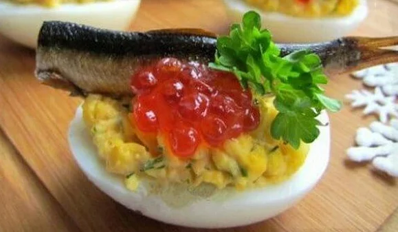 25 вкусных рецептов начинок для фаршированных яиц