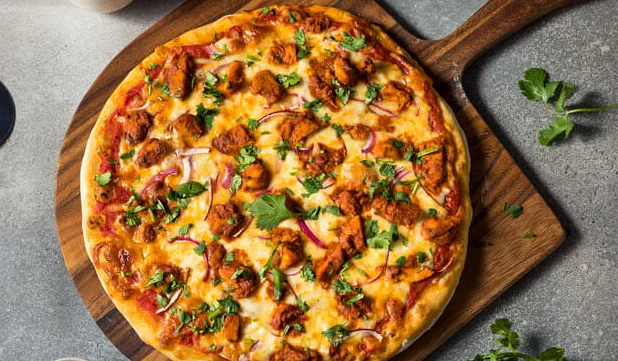 Пицца с курицей и оливками