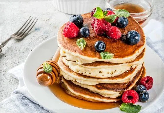 Встречаем летнее утро: готовим блинчики на любой вкус